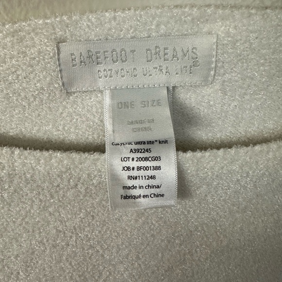 Women’s Barefoot Dreams Cozy Dreams Poncho - Picture 3 of 5